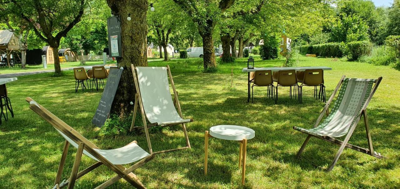 Cabane 2/3 Pers Au Camping Les Patis Nazelles-Negron Bagian luar foto